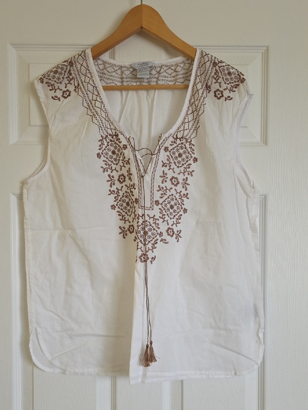 ALFRED SUNG White Sleeveless Tunic with Brown Embroidered Yoke